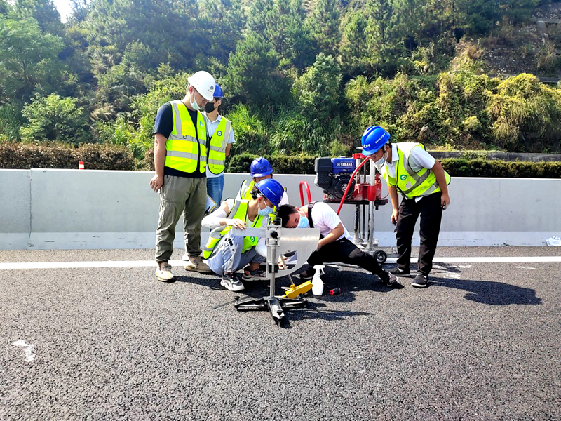 吉康改擴建C1標(biāo)率先完成全線首段主線路基、路面分段交工驗收 (1)